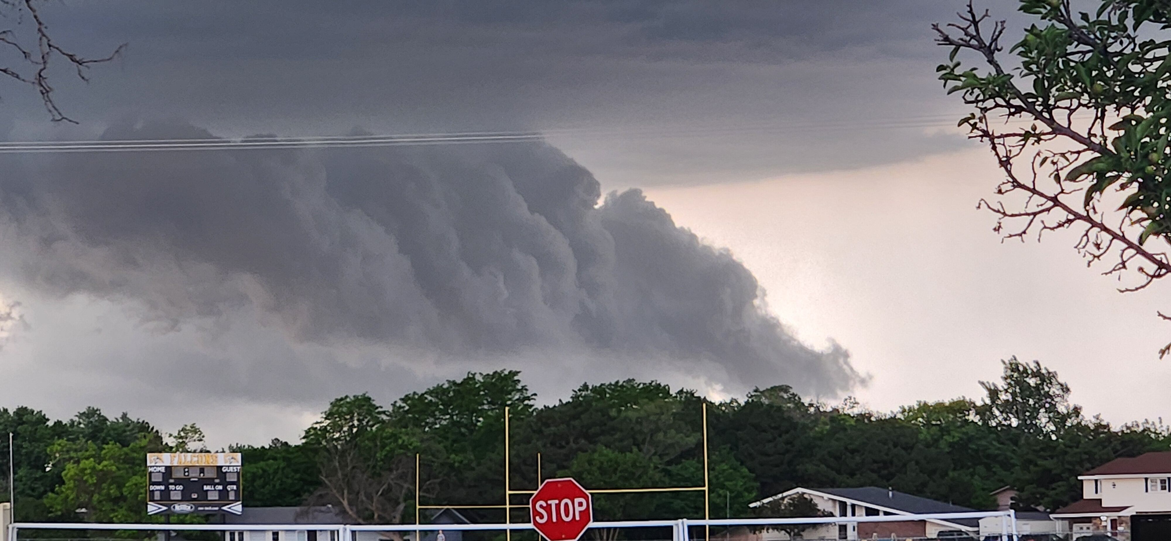 LIVE BLOG: Severe weather brings threat of high winds, hail across KS - Vimarsana News